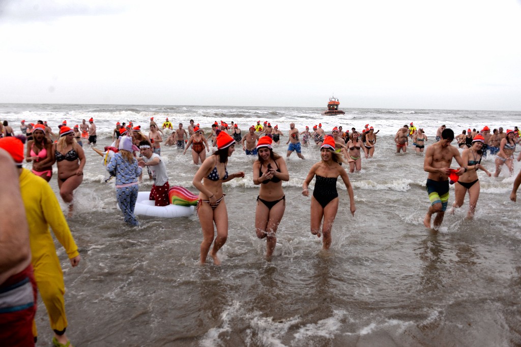 ../Images/Nieuwjaarsduik Nederzandt 2018 092.jpg